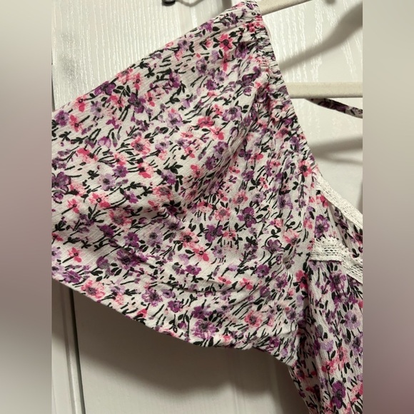 Francesca's Romper Women's Size XS Pink V Neck Ditzy Floral Lace Flutter Sleeve - Picture 5 of 16